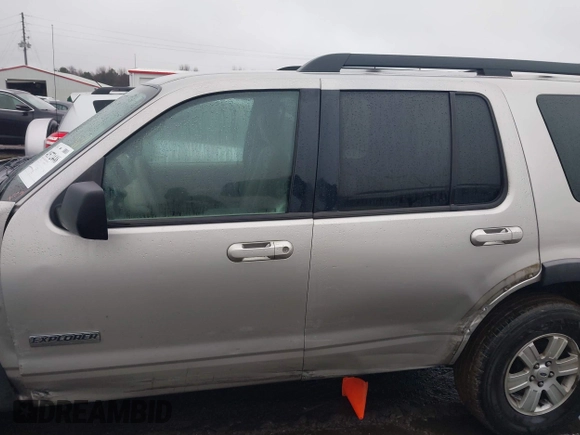 2007 Ford Explorer XLT with VIN 1FMEU63E27UB87065, listed as a IAAI auction lot 41572446 with 200,205 mi miles. Bid and sale history available at carsss.com. Image 14.