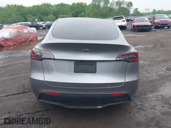 2024 Tesla Model Y Long Range z VIN 7SAYGDEE7RA300756, wystawiony jako IAAI lot #41922910 z przebiegiem 4 262 mil mil oraz . Historia ofert i sprzedaży dostępna na DreamBid. Obrazek 17.