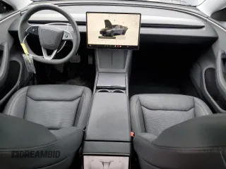 2024 Tesla Model 3 z VIN 5YJ3E1EA8RF744353, wystawiony jako Copart lot #50660175 z przebiegiem 2424 mil mil oraz Szkody całkowita. Historia ofert i sprzedaży dostępna na DreamBid. Obrazek 8.