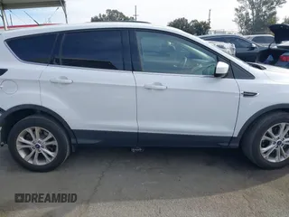 2017 Ford Escape SE z VIN 1FMCU0GD9HUD20265, wystawiony jako IAAI lot #41389092 z przebiegiem 66 778 mil mil oraz . Historia ofert i sprzedaży dostępna na DreamBid. Obrazek 14.