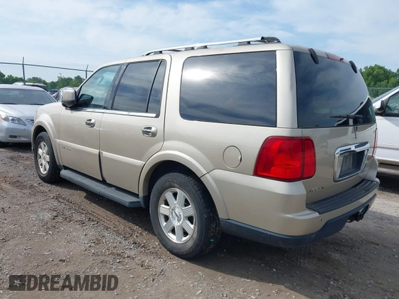 2006 Lincoln Navigator Luxury z VIN 5LMFU28506LJ27356, wystawiony jako IAAI lot #42309880 z przebiegiem 240 000 mil mil oraz . Historia ofert i sprzedaży dostępna na DreamBid. Obrazek 3.
