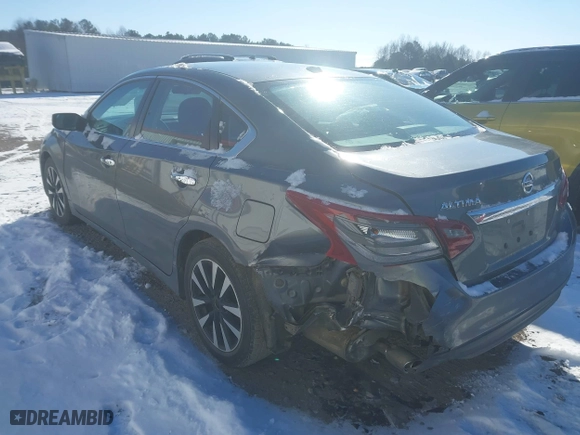 2018 Nissan Altima 2.5 SV with VIN 1N4AL3AP3JC101063, listed as a IAAI auction lot 41381019 with 198,695 mi miles. Bid and sale history available at carsss.com. Image 3.