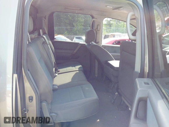 2006 Nissan Titan SE z VIN 1N6BA07B56N504064, wystawiony jako IAAI lot #42479075 z przebiegiem 156 983 mil mil oraz . Historia ofert i sprzedaży dostępna na DreamBid. Obrazek 8.