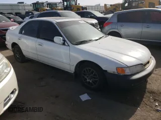 1996 Honda Accord EX with VIN 1HGCD5663TA135841, listed as a Copart auction lot 84059194 with 197,343 mi miles and Clean Title. Bid and sale history available at carsss.com. Image 4.