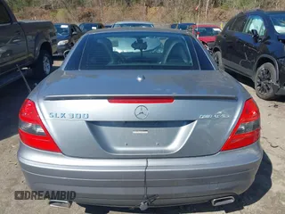 2011 Mercedes-Benz SLK 300 z VIN WDBWK5EA5BF239416, wystawiony jako IAAI lot #42048520 z przebiegiem 57 454 mil mil oraz . Historia ofert i sprzedaży dostępna na DreamBid. Obrazek 16.