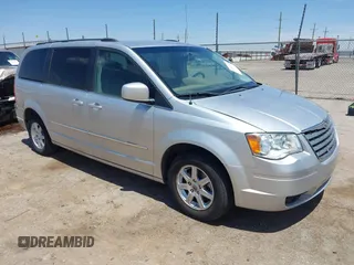 2010 Chrysler Town & Country Touring z VIN 2A4RR5D11AR373188, wystawiony jako IAAI lot #42241164 z przebiegiem 184 804 mil mil oraz . Historia ofert i sprzedaży dostępna na DreamBid. Obrazek 1.