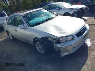 2000 Toyota Camry CE z VIN 4T1BG22K8YU648927, wystawiony jako IAAI lot #42011207 z przebiegiem 188 373 mil mil oraz . Historia ofert i sprzedaży dostępna na DreamBid. Obrazek 1.