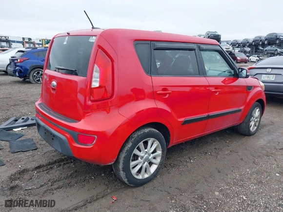 2013 Kia Soul ! with VIN KNDJT2A66D7577087, listed as a IAAI auction lot 41401712 with NaN miles. Bid and sale history available at carsss.com. Image 4.