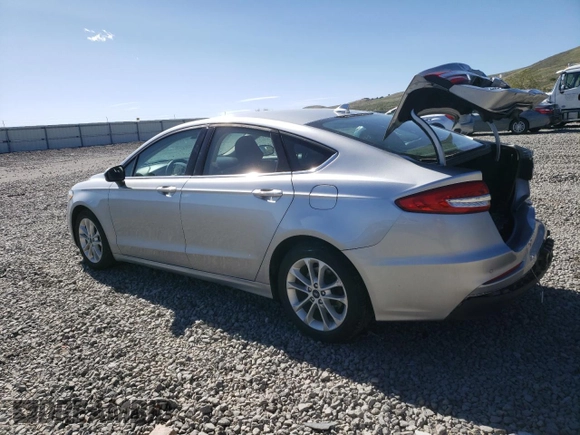 2020 Ford Fusion SE z VIN 3FA6P0LU3LR267311, wystawiony jako Copart lot #56350115 z przebiegiem 53 359 mil mil oraz Szkoda całkowita • Salvage title. Historia ofert i sprzedaży dostępna na DreamBid. Obrazek 2.