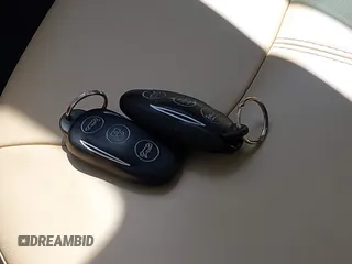 2013 Tesla Model S с VIN 5YJSA1AC8DFP10260, выставлен на аукционе IAAI как лот 42545156 с пробегом 121 329 миль миль и . История ставок и продаж доступна на DreamBid. Изображение 11.