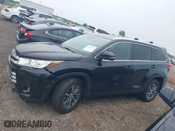 2018 Toyota Highlander SE with VIN 5TDJZRFH3JS543823, listed as a IAAI auction lot 42491705 with 110,801 mi miles and . Bid and sale history available at DreamBid. Image 14.