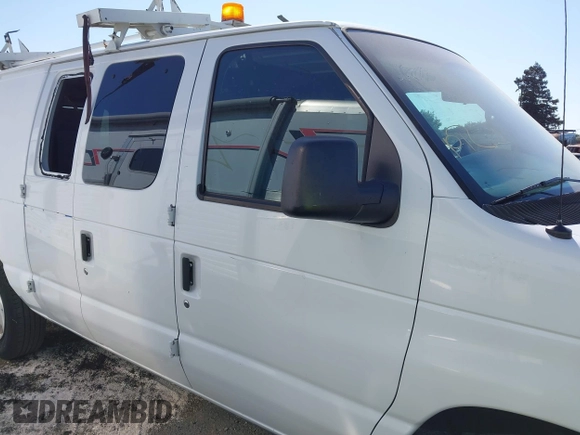 2008 Ford Econoline Cargo Commercial z VIN 1FTNE24L08DB53392, wystawiony jako IAAI lot #42557523 z przebiegiem 138 282 mil mil oraz . Historia ofert i sprzedaży dostępna na DreamBid. Obrazek 6.