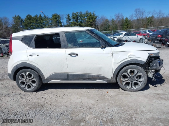 2020 Kia Soul LX with VIN KNDJ23AU8L7003306, listed as a IAAI auction lot 41889095 with 116,389 mi miles. Bid and sale history available at carsss.com. Image 13.