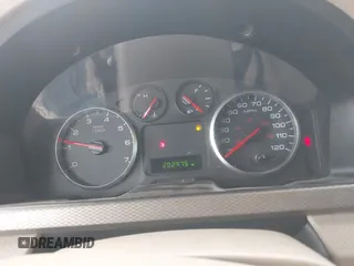 2005 Ford Five Hundred SE z VIN 1FAFP23145G127490, wystawiony jako IAAI lot #42122316 z przebiegiem 202 975 mil mil oraz . Historia ofert i sprzedaży dostępna na DreamBid. Obrazek 7.