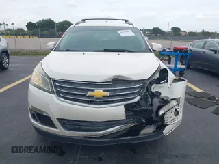 2015 Chevrolet Traverse LT z VIN 1GNKRGKD4FJ137234, wystawiony jako IAAI lot #42655806 z przebiegiem 60 871 mil mil oraz . Historia ofert i sprzedaży dostępna na DreamBid. Obrazek 12.