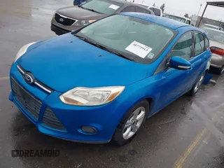 2014 Ford Focus SE z VIN 1FADP3K23EL162634, wystawiony jako IAAI lot #41772913 z przebiegiem 113 405 mil mil oraz . Historia ofert i sprzedaży dostępna na DreamBid. Obrazek 2.