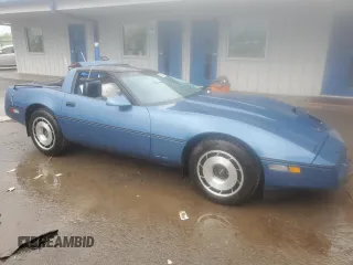 1985 Chevrolet Corvette z VIN 1G1YY078XF5137751, wystawiony jako Copart lot #57303635 z przebiegiem 21 826 mil mil oraz Szkody całkowita. Historia ofert i sprzedaży dostępna na DreamBid. Obrazek 4.