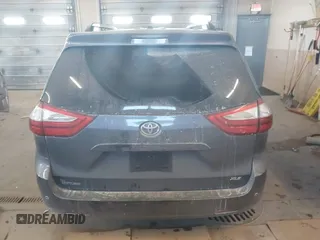2017 Toyota Sienna XLE Auto Access Seat z VIN 5TDYZ3DC3HS885429, wystawiony jako IAAI lot #41454153 z przebiegiem 131 250 mil mil oraz . Historia ofert i sprzedaży dostępna na DreamBid. Obrazek 17.