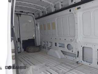 2023 Ford Transit Cargo z VIN 1FTBR3X83PKA97706, wystawiony jako IAAI lot #42253817 z przebiegiem 54 042 mil mil oraz . Historia ofert i sprzedaży dostępna na DreamBid. Obrazek 8.