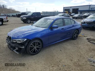 2021 BMW 3 Series 330i xDrive z VIN WBA5R7C03MFK91948, wystawiony jako Copart lot #49250225 z przebiegiem 54 014 mil mil oraz Szkoda całkowita • Salvage title. Historia ofert i sprzedaży dostępna na DreamBid. Obrazek 1.