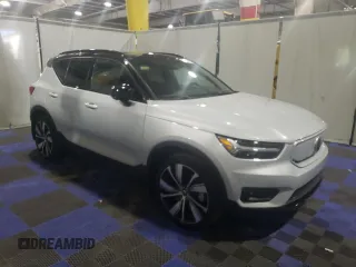 2021 Volvo XC40 z VIN YV4ED3UR6M2451820, wystawiony jako Copart lot #54514045 z przebiegiem 44 274 mil mil oraz Tytuł czysty. Historia ofert i sprzedaży dostępna na DreamBid. Obrazek 4.