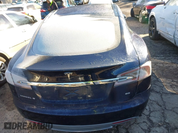 2014 Tesla Model S 60 z VIN 5YJSA1H15EFP48938, wystawiony jako IAAI lot #41574976 z przebiegiem 230 246 mil mil oraz . Historia ofert i sprzedaży dostępna na DreamBid. Obrazek 16.