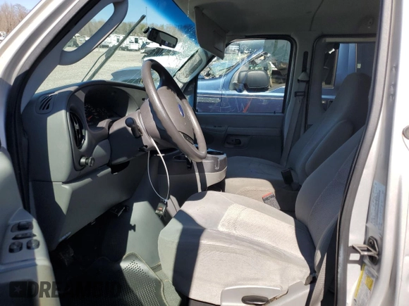 2006 Ford Econoline Passenger XL z VIN 1FBNE31L16DA53135, wystawiony jako Copart lot #45904875 z przebiegiem 174 385 mil mil oraz Szkoda całkowita • Salvage title. Historia ofert i sprzedaży dostępna na DreamBid. Obrazek 7.