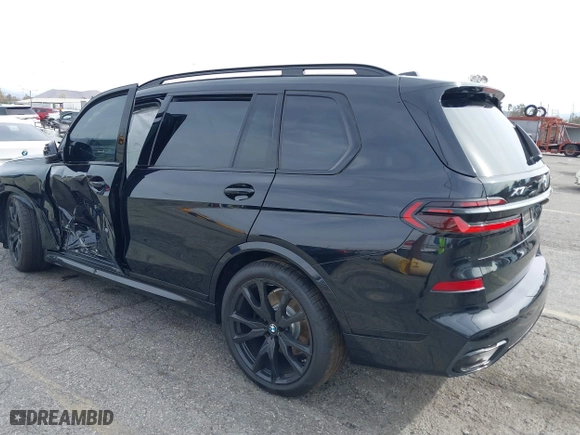 2025 BMW X7 xDrive40i with VIN 5UX23EM07S9Z10913, listed as a IAAI auction lot 41686089 with 1 mi miles. Bid and sale history available at carsss.com. Image 3.