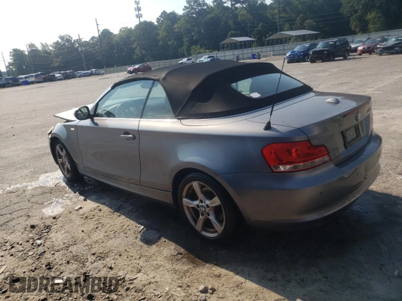 2013 BMW 1 Series 128i z VIN WBAUL7C50DVU09856, wystawiony jako Copart lot #62916024 z przebiegiem 114 529 mil mil oraz Szkoda całkowita • Salvage title. Historia ofert i sprzedaży dostępna na DreamBid. Obrazek 2.