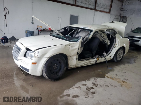 2005 Chrysler 300 300 z VIN 2C3AA43R35H584162, wystawiony jako Copart lot #57164895 z przebiegiem Nie podano mil oraz Szkoda całkowita • Salvage title. Historia ofert i sprzedaży dostępna na DreamBid. Obrazek 1.
