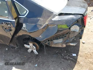 2012 Volkswagen Passat SE z VIN 1VWBH7A37CC065205, wystawiony jako IAAI lot #41977813 z przebiegiem Nie podano mil oraz . Historia ofert i sprzedaży dostępna na DreamBid. Obrazek 6.