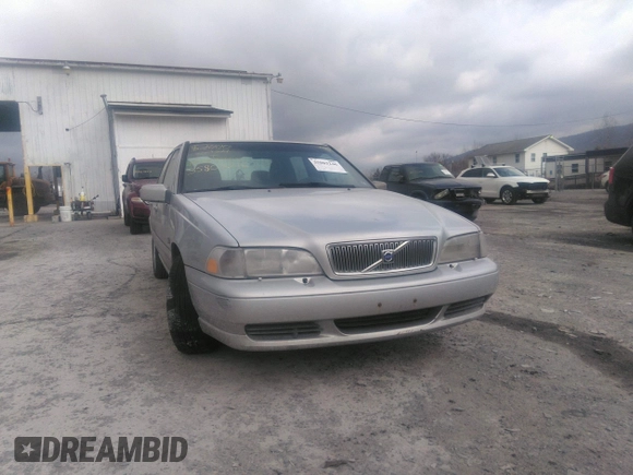 1999 Volvo S70 z VIN YV1LS55A3X1598346, wystawiony jako IAAI lot #35803246 z przebiegiem 215 097 mil mil oraz . Historia ofert i sprzedaży dostępna na DreamBid. Obrazek 6.
