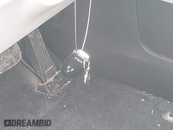 2024 Kia Carnival EX with VIN KNDNC5H31R6377648, listed as a IAAI auction lot 40124659 with 14,386 mi miles and . Bid and sale history available at DreamBid. Image 11.