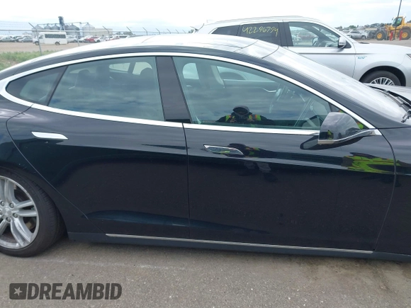 2016 Tesla Model S 90D с VIN 5YJSA1E27GF129855, выставлен на аукционе IAAI как лот 42282536 с пробегом 92 050 миль миль и . История ставок и продаж доступна на DreamBid. Изображение 13.