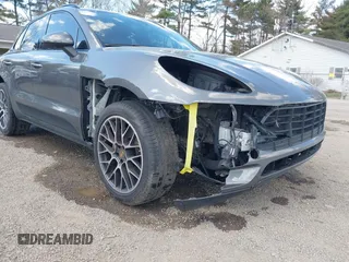 2018 Porsche Macan with VIN WP1AA2A52JLB11042, listed as a IAAI auction lot 41899303 with 86,179 mi miles. Bid and sale history available at carsss.com. Image 6.