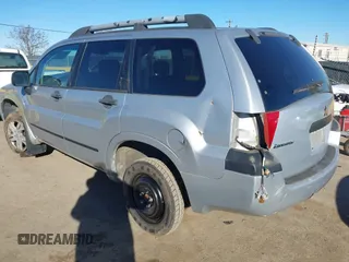 2004 Mitsubishi Endeavor LS with VIN 4A4MM21S34E004661, listed as a IAAI auction lot 41283069 with 255,650 mi miles. Bid and sale history available at carsss.com. Image 3.