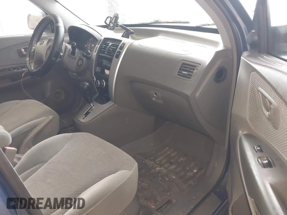 2007 Hyundai Tucson SE with VIN KM8JN72D77U671520, listed as a IAAI auction lot 41255727 with 181,374 mi miles and . Bid and sale history available at DreamBid. Image 5.