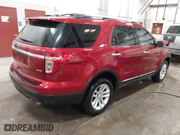 2014 Ford Explorer XLT with VIN 1FM5K8D82EGC13413, listed as a IAAI auction lot 41583376 with 138,890 mi miles and . Bid and sale history available at carsss.com. Image 4.