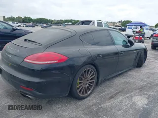 2015 Porsche Panamera S E-Hybrid z VIN WP0AD2A72FL040703, wystawiony jako IAAI lot #41937431 z przebiegiem 77 933 mil mil oraz . Historia ofert i sprzedaży dostępna na DreamBid. Obrazek 4.