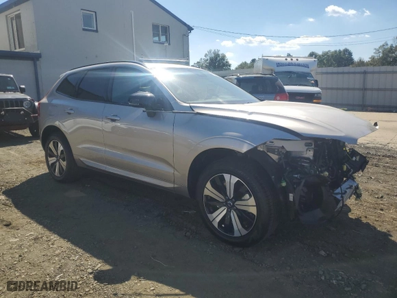 2025 Volvo XC60 Plug-In Hybrid Plus with VIN YV4H60RC4S1018848, listed as a Copart auction lot 70386934 with 54 mi miles and Salvage Title. Bid and sale history available at carsss.com. Image 4.