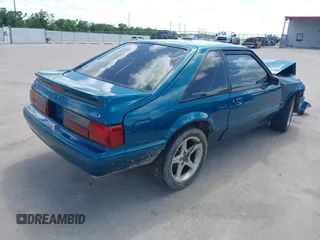 1993 Ford Mustang z VIN 1FACP41M2PF201378, wystawiony jako IAAI lot #42523660 z przebiegiem Nie podano mil oraz . Historia ofert i sprzedaży dostępna na DreamBid. Obrazek 4.