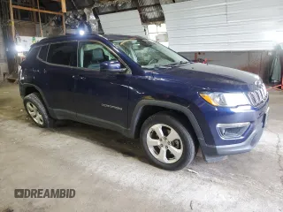 2020 Jeep Compass Latitude z VIN 3C4NJDBB3LT107172, wystawiony jako Copart lot #60655765 z przebiegiem 12 822 mil mil oraz Szkoda całkowita • Salvage title. Historia ofert i sprzedaży dostępna na DreamBid. Obrazek 4.