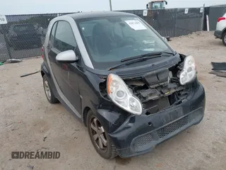 2013 Smart fortwo Pure с VIN WMEEJ3BA5DK620493, выставлен на аукционе IAAI как лот 42071086 с пробегом 85 883 миль миль и . История ставок и продаж доступна на DreamBid. Изображение 1.