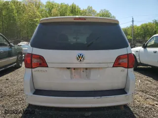 2010 Volkswagen Routan SE with VIN 2V4RW3D15AR348450, listed as a Copart auction lot 53656285 with 124,844 mi miles and Salvage Title. Bid and sale history available at carsss.com. Image 6.