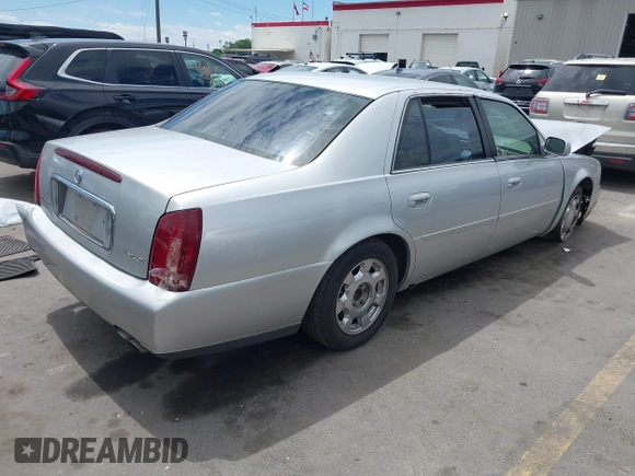 2002 Cadillac DeVille z VIN 1G6KD54Y22U108080, wystawiony jako IAAI lot #42304179 z przebiegiem 278 141 mil mil oraz . Historia ofert i sprzedaży dostępna na DreamBid. Obrazek 4.