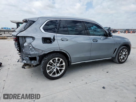 2024 BMW X5 xDrive40i with VIN 5UX23EU09R9T07066, listed as a Copart auction lot 61271495 with 18,042 mi miles and Salvage title. Bid and sale history available at DreamBid. Image 3.