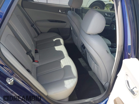 2018 Kia Optima EX with VIN 5XXGU4L32JG261985, listed as a IAAI auction lot 42083868 with 33,264 mi miles and . Bid and sale history available at carsss.com. Image 8.