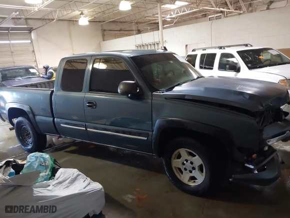 2006 Chevrolet Silverado 1500 LT2 with VIN 1GCEK19B96Z181792, listed as a IAAI auction lot 41355159 with 134,885 mi miles. Bid and sale history available at carsss.com. Image 13.