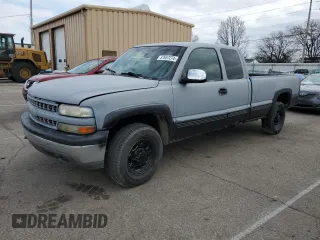 2000 Chevrolet Silverado 2500 LT with VIN 1GCGK29U2YE430010, listed as a Copart auction lot 37657274 with 329,629 mi miles and Clean Title. Bid and sale history available at carsss.com. Image 1.