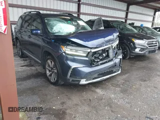2025 Honda Pilot Elite with VIN 5FNYG1H82SB020687, listed as a IAAI auction lot 41296848 with 8,199 mi miles. Bid and sale history available at carsss.com. Image 1.